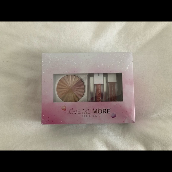 NEW | Ofra Cosmetics Love Me More Collection Set - Picture 8 of 9